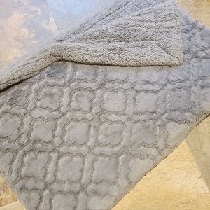 Fuzzy Blanket in Gray